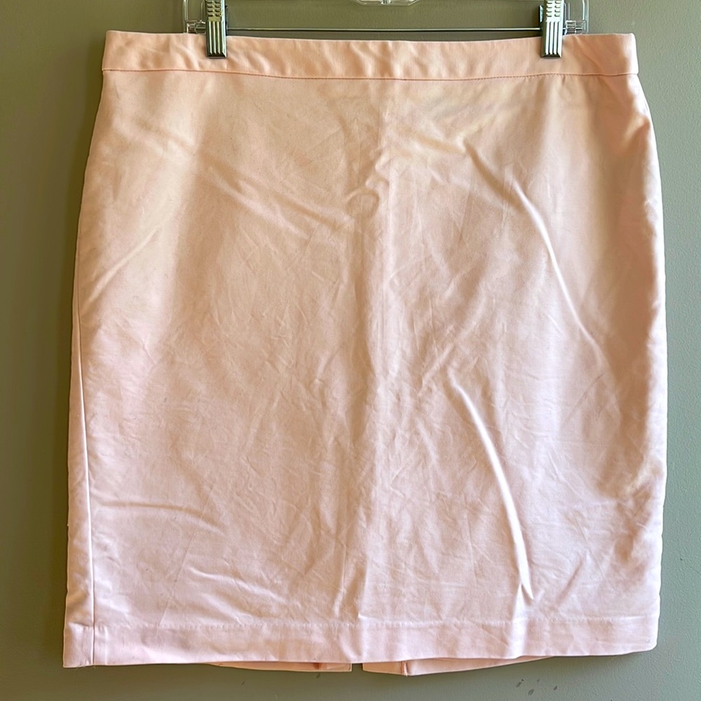 LIZ CLAIBORNE Soft pink, polished cotton skirt